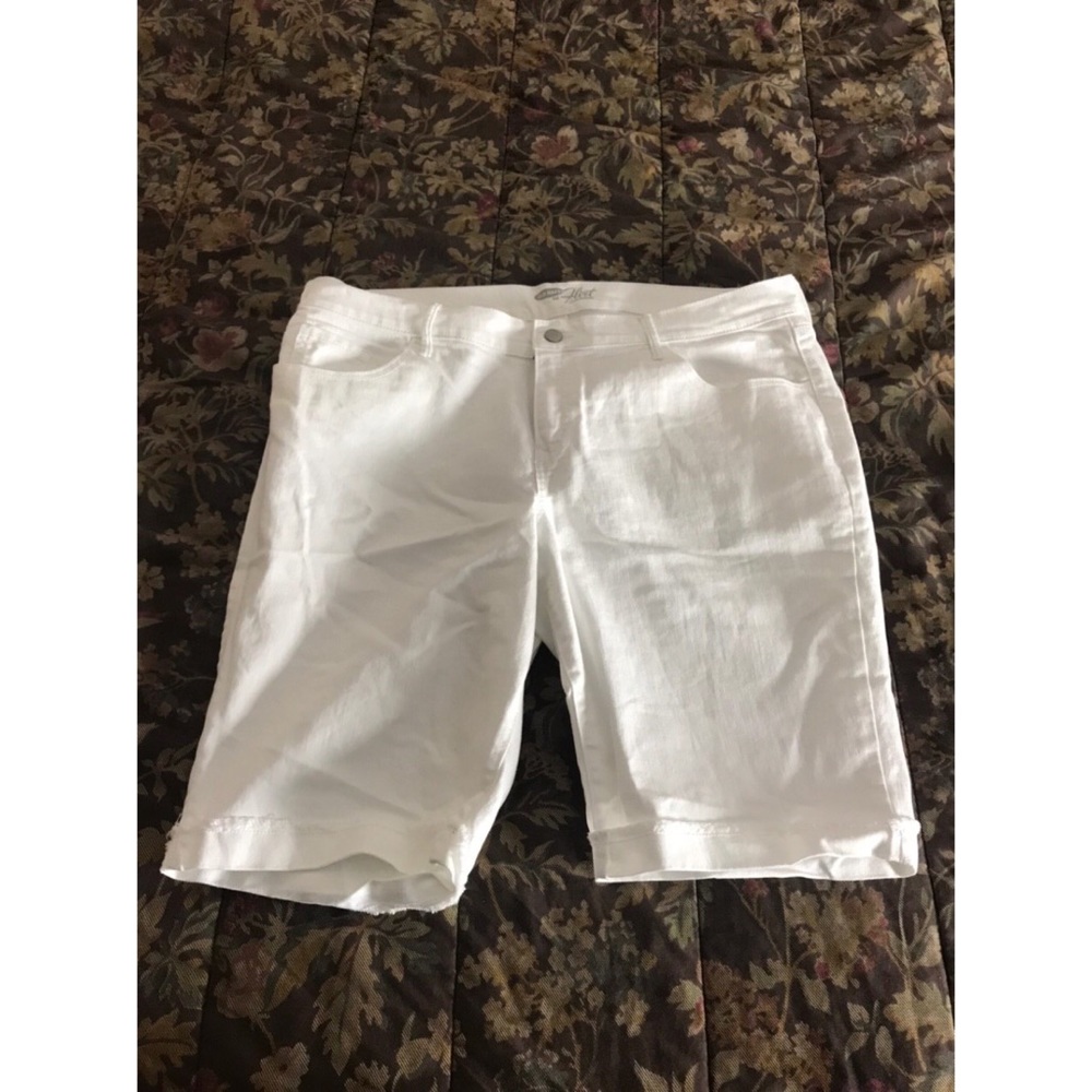 Old Navy (The Flirt) White Shorts